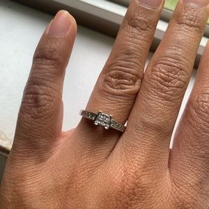 Princess cut diamond ring